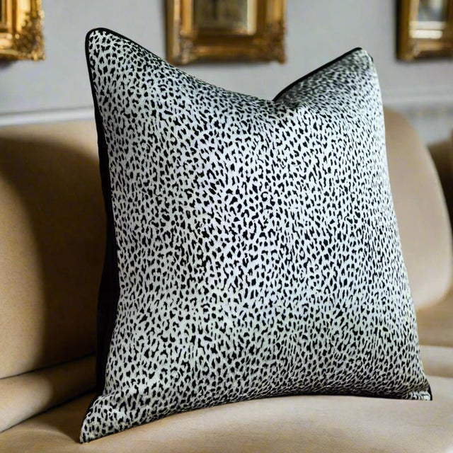 Leopard Elegance Pillow Covers Pillow Cover - Palatium Lux