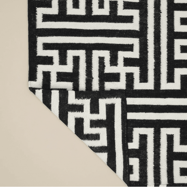 Palazzo Noire Handwoven Wool Rug - 5 x 8 - Palatium Lux