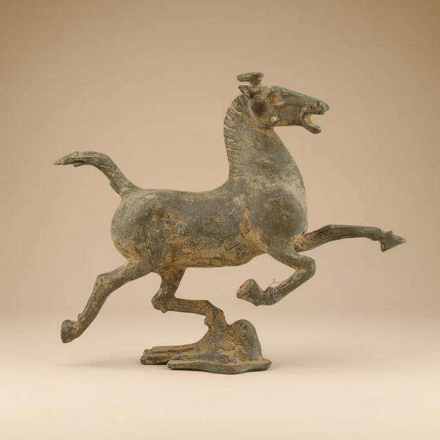 The Relic Steed Statue statue - Palatium Lux