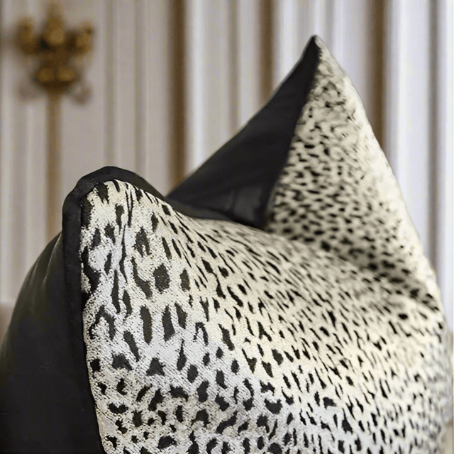 Leopard Elegance Pillow Covers Pillow Cover - Palatium Lux