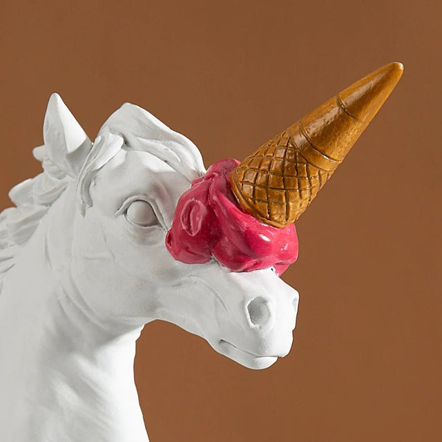 Sweet Tooth Horse Resin Statue - Palatium Lux